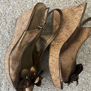 Women’s wedge sandals